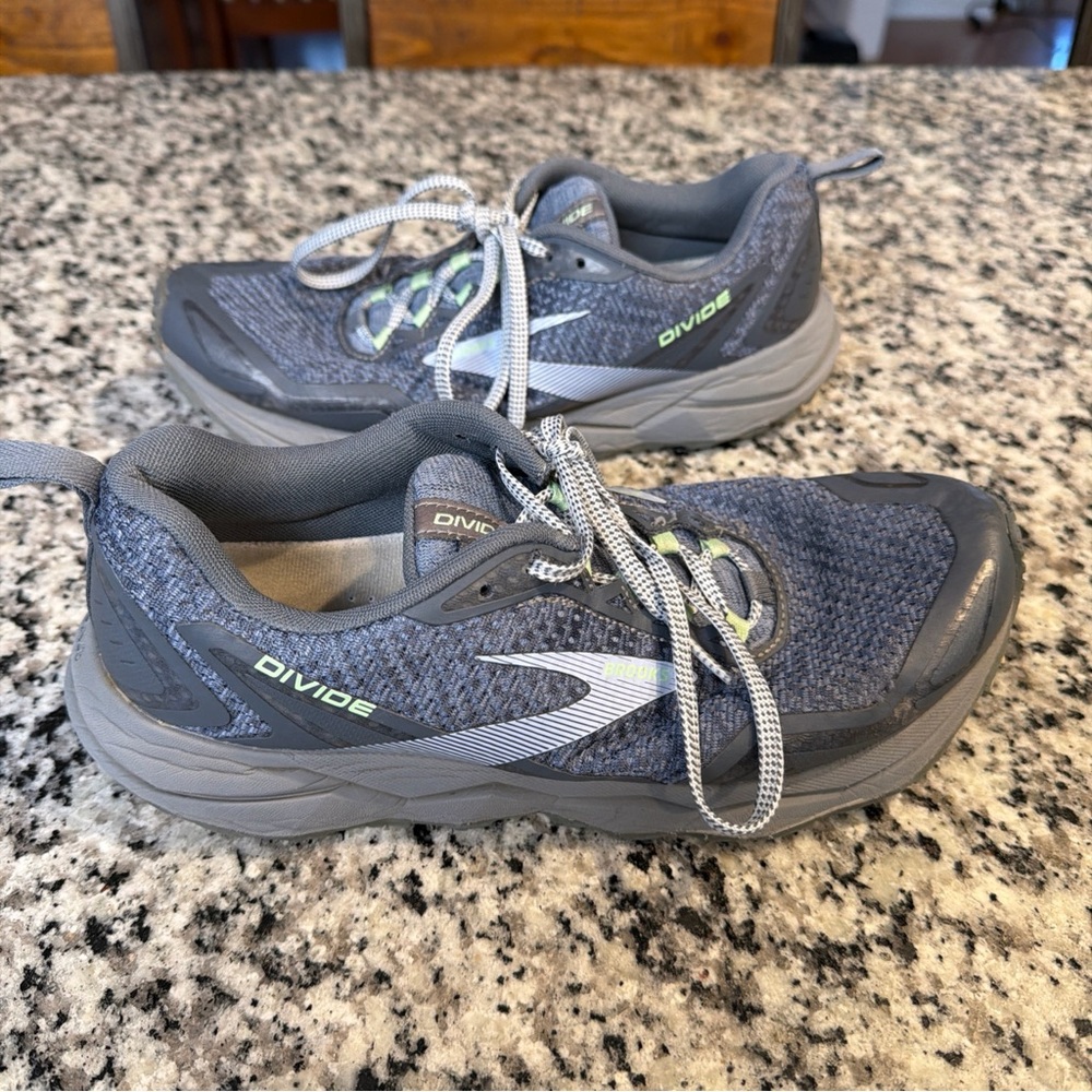 Brooks Divide 1 Shoes Women 9  Bluegreen Trail Athletic Running Training Sneaker